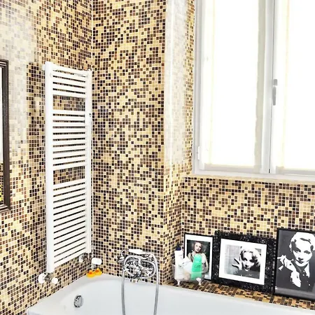 Testaccio Charming شقة